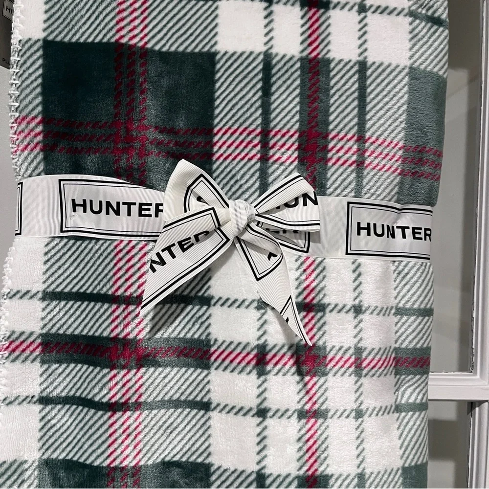 NWT Hunter Reversible Plaid Plush Throw Green Red White Christmas Blanket 50x70